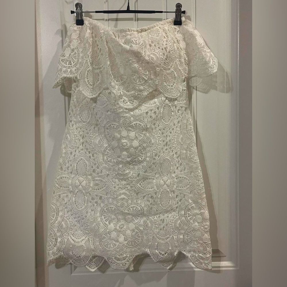 BB DAKOTA WHITE LACE MINI DRESS